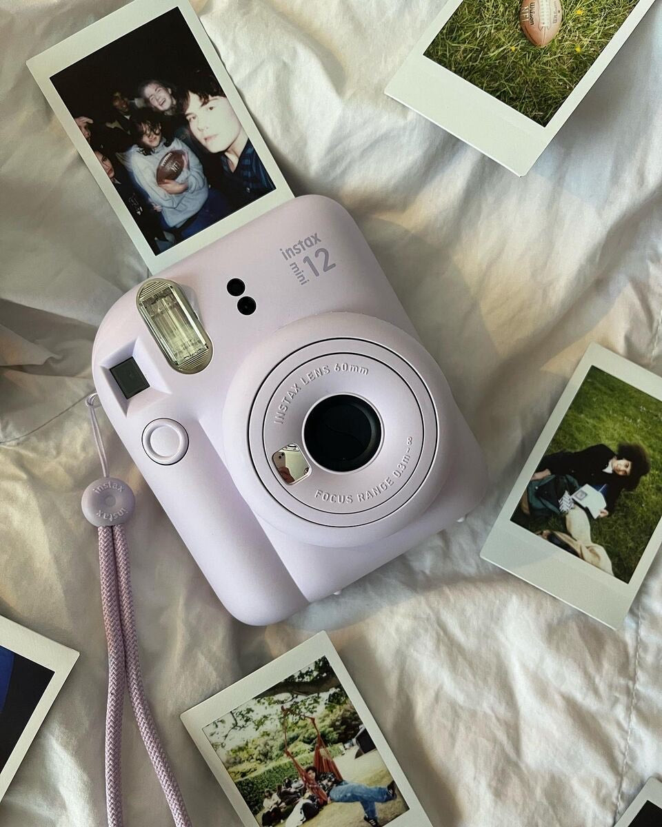 FUJIFILM Instax Mini 12 Edición Premium 💜 | Cámara Instantánea + Bolsa + Álbum + Película + Stickers