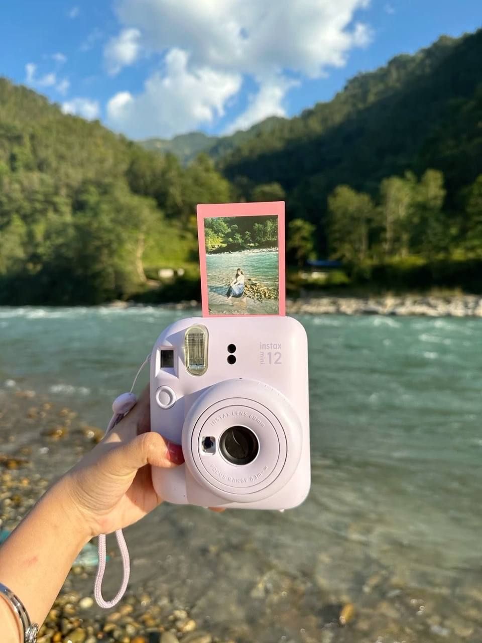 FUJIFILM Instax Mini 12 Edición Premium 💜 | Cámara Instantánea + Bolsa + Álbum + Película + Stickers